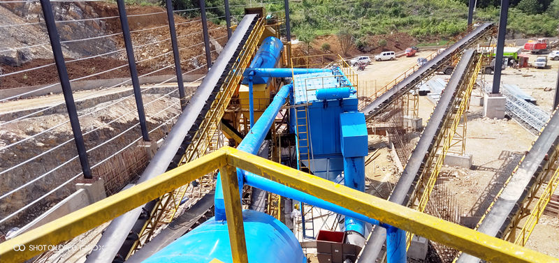 整个生产线安装有多台脉冲式除尘器