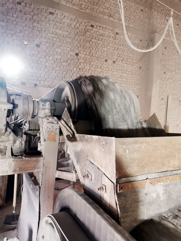 铁矿石输送料斗装置 铁矿石输送料斗装置